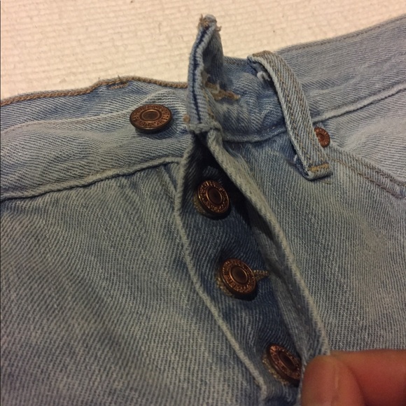 Levi’s denim shorts - Picture 3 of 5